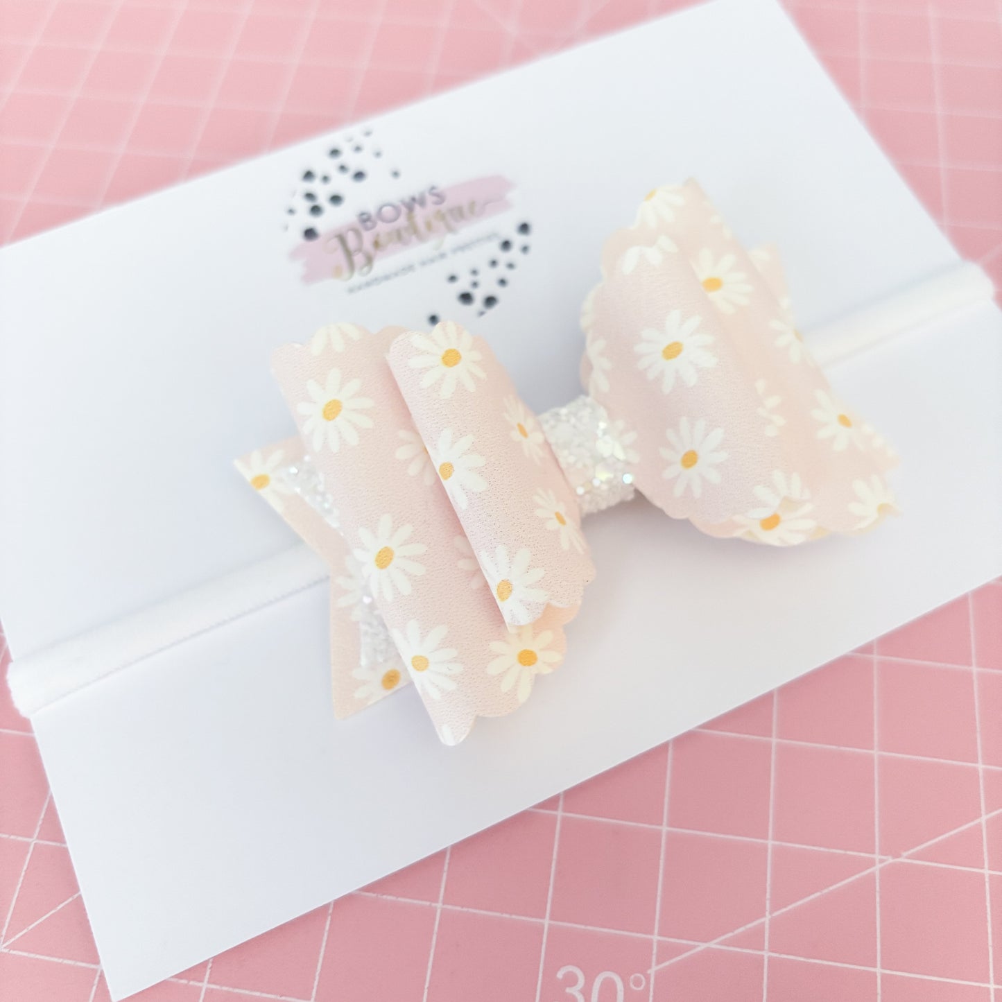 Pretty Daisy Bow