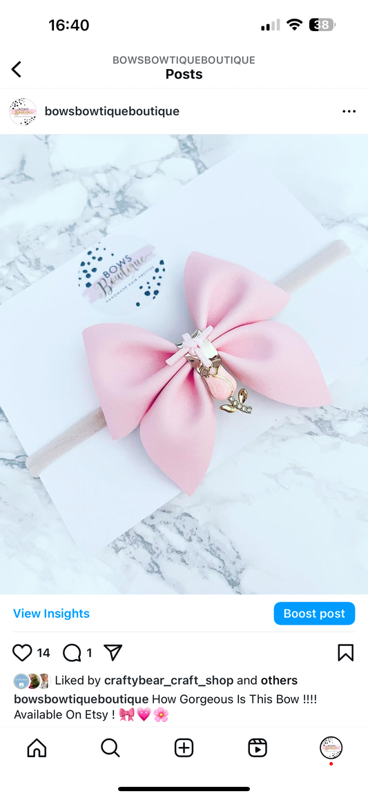 Tulip Pinch Bow