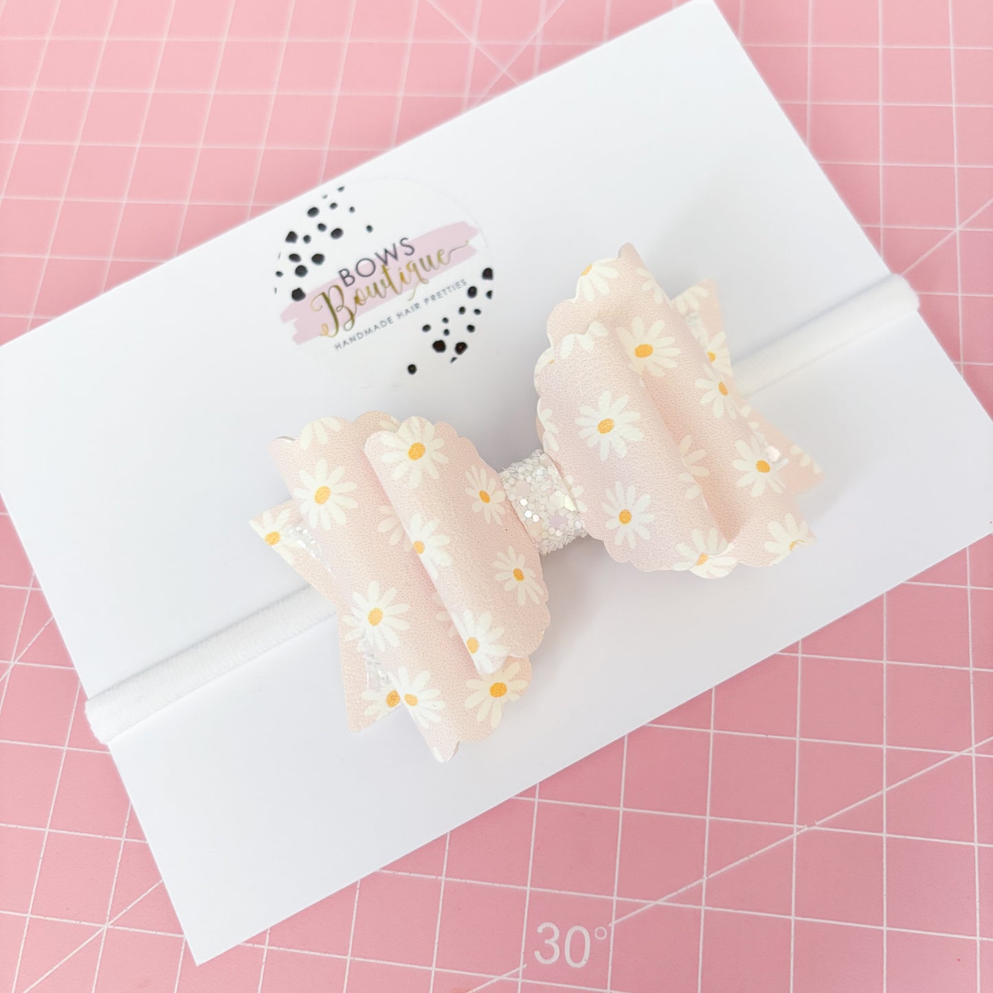 Pretty Daisy Bow